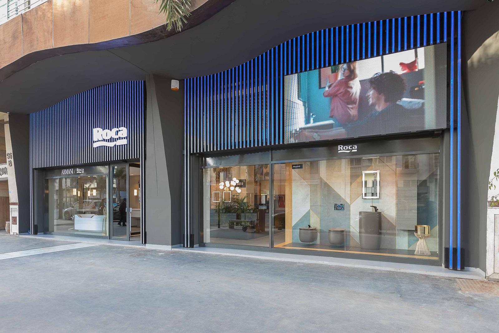 <p>Roca inauguró en junio de 2006 su propio showroom en Casablanca. Atención personalizada en un ambiente de confort y relax.</p>1